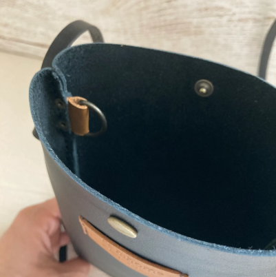 身柄におでかけ　leatherお散歩ポシェット